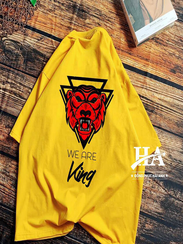 Mẫu áo lớp màu vàng gây ấn tượng mạnh mẽ