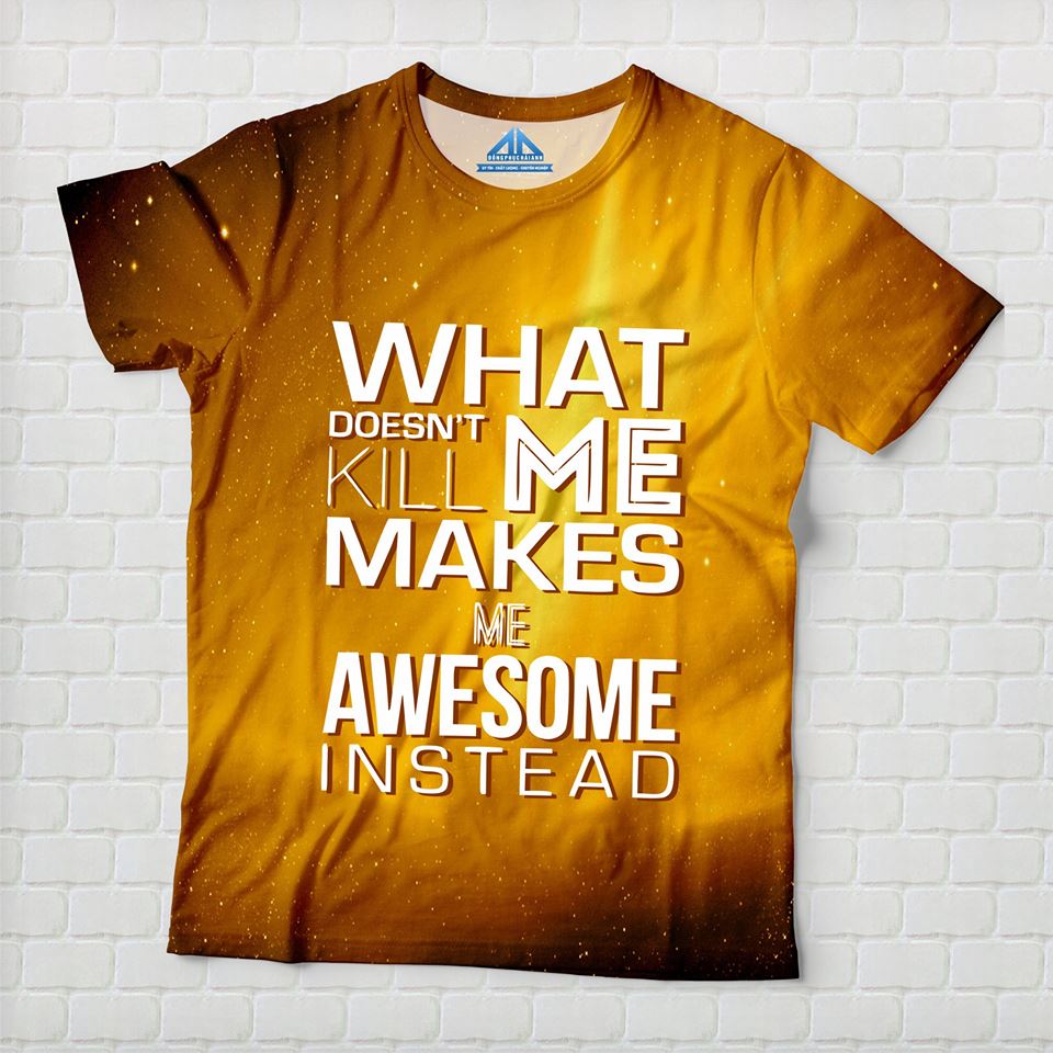 Mẫu áo lớp màu vàng được thiết kế theo phong cách typography