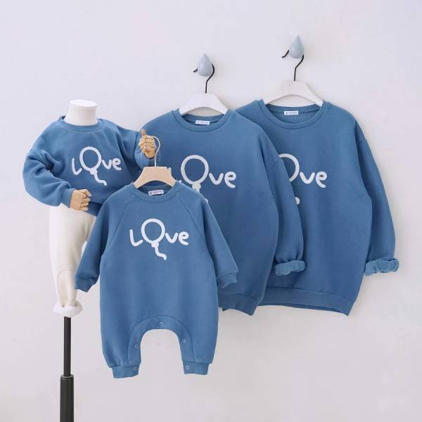 Mẫu áo gia đình vải nỉ màu xanh dương chữ Love