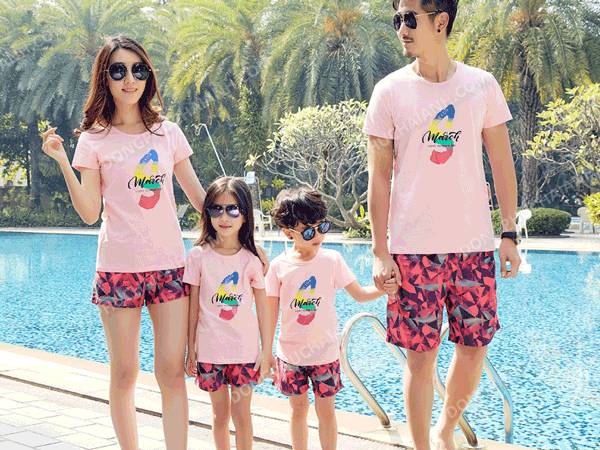 Mẫu áo gia đình màu hồng pastel ngọt ngào