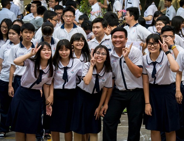 Đồng phục học sinh Việt Nam thế kỷ 21