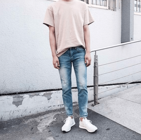 Cách phối áo phông rộng với quần jean nam