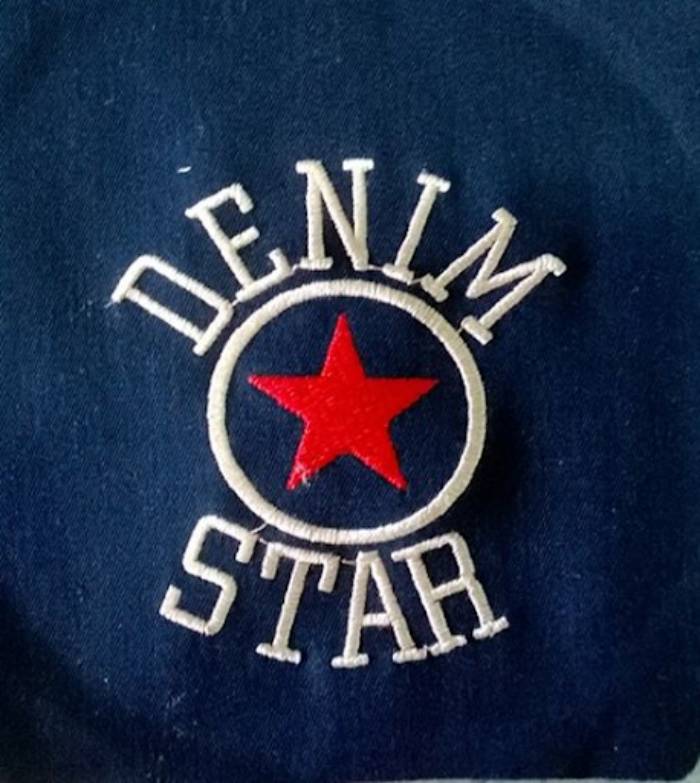 Mẫu logo thêu hình tam giác ngôi sao