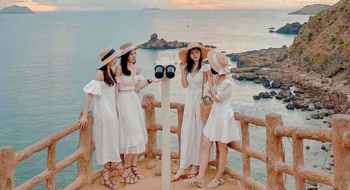 Váy đồng phục đi biển dành cho nhóm bạn nữ