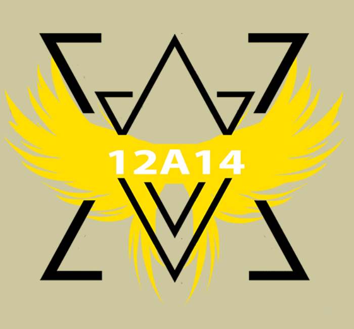 Logo áo lớp hình tam giác thiết kế gam màu vàng chủ đạo
