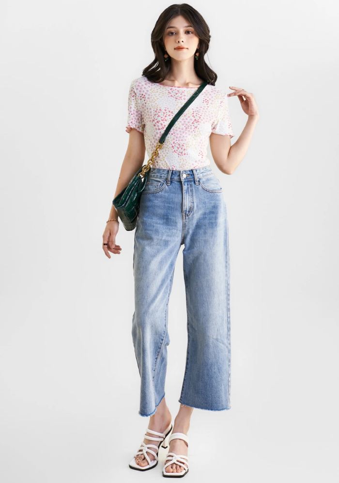 Sự kết hợp hoàn hảo giữa áo thun và quần jeans ống rộng