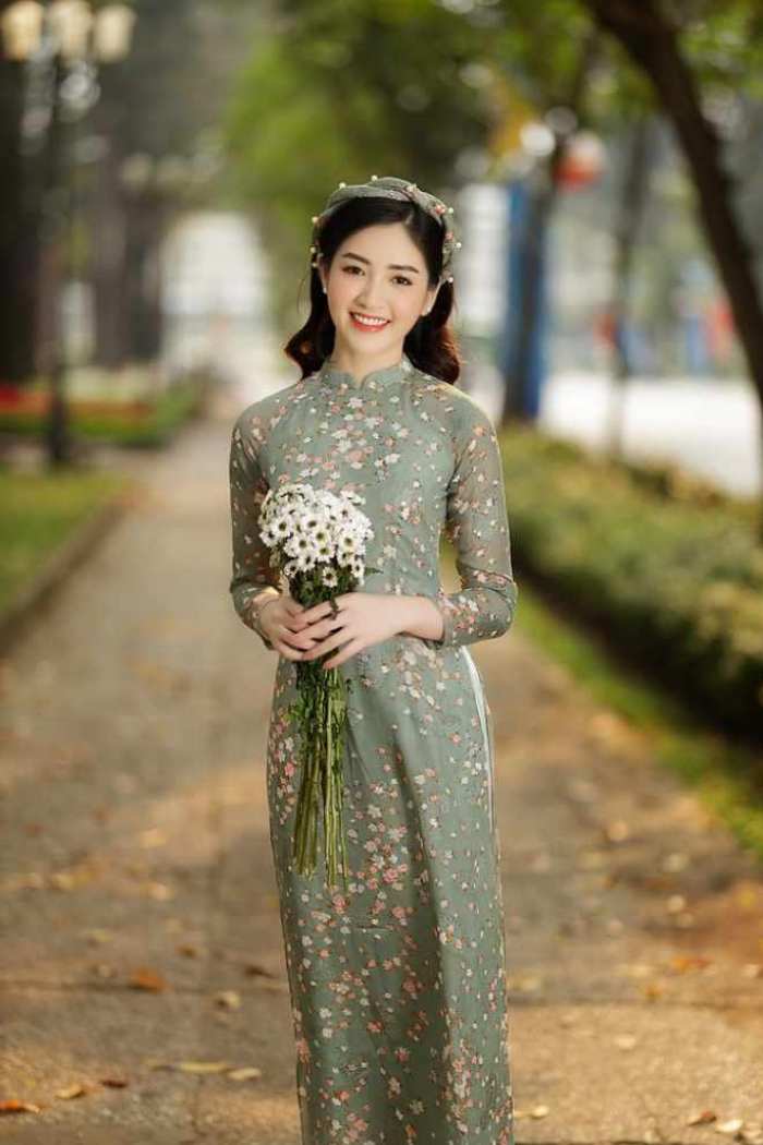 Tặng áo dài ngày nhà giáo Việt Nam