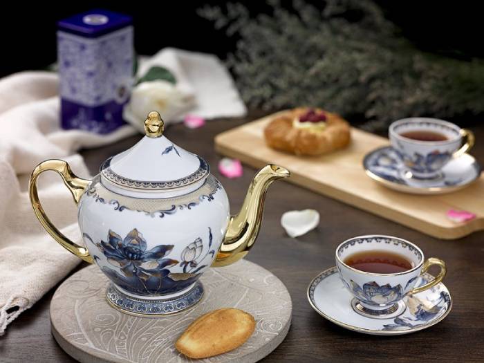 Bộ ấm trà thường được nhiều bậc phụ huynh lựa chọn làm quà tặng ngày nhà Việt Nam