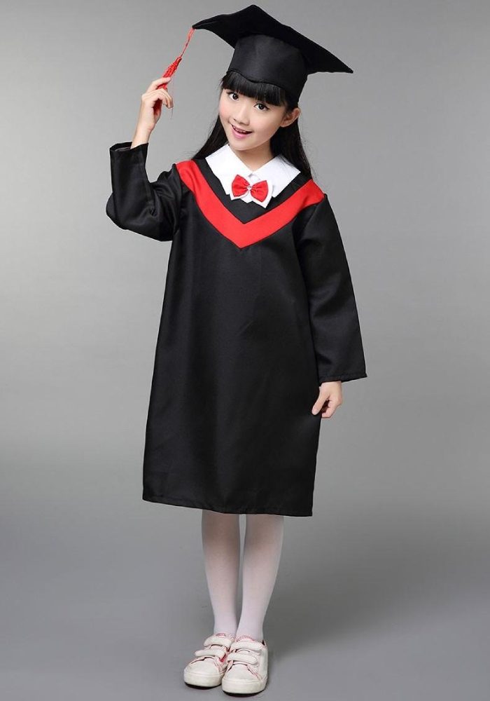 Áo tốt nghiệp dáng ngắn màu đen dành cho các bạn học sinh cấp 1